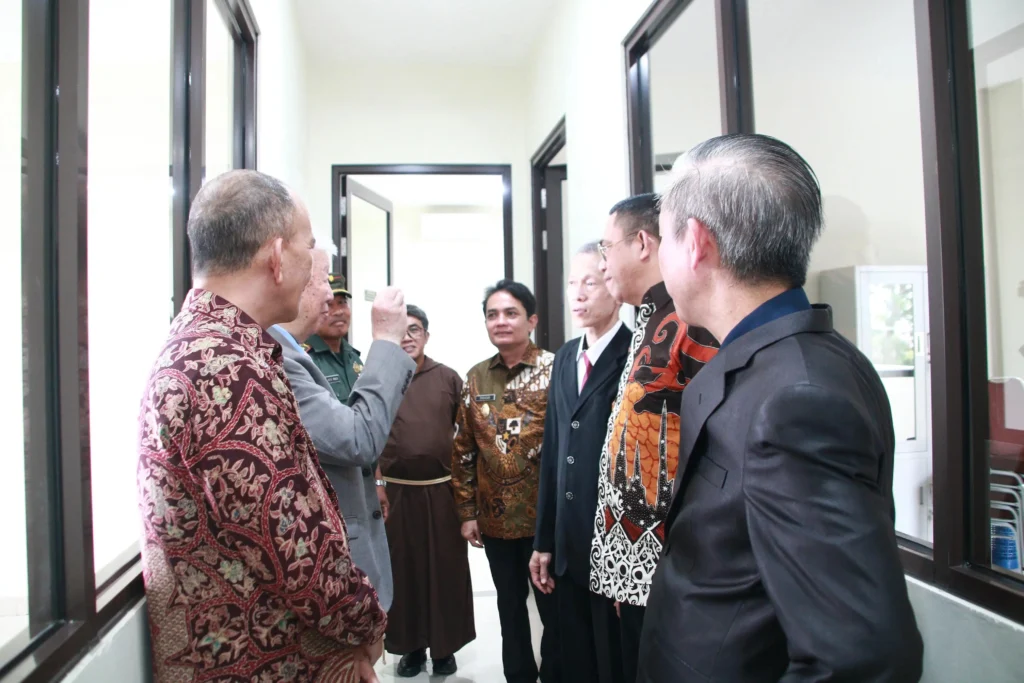 Wawako Pontianak, Bahasan resmikan Gedung Leopold Mandic di lingkungan Universitas Widya Dharma Pontianak, Sabtu (26/7).