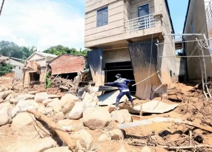 Banjir bandang yang melanda Provinsi Son la, Vietnam menewaskan lima orang pada Sabtu, 26 Juli 2026. (AFP)