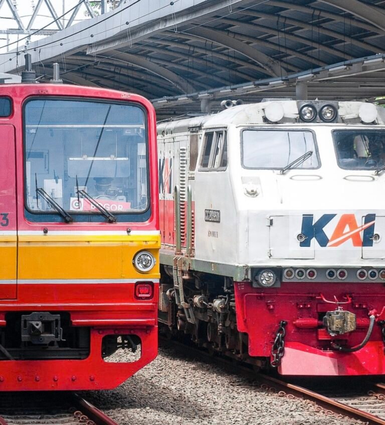 Layanan Commuter Line Bandara Soekarno-Hatta (Soetta) alami gangguan pada Senin pagi (21 Juli 2025) akibat insiden seorang individu tertabrak KRL. (Humas Kemenhub)