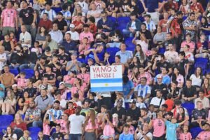 Lionel Messi dari Inter Miami menggiring bola. 