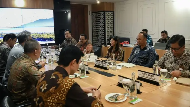 Menkomdigi, Meutya Hafid menghadiri pertemuan bilateral dengan Duta Besar Tiongkok untuk Indonesia, Wang Lutong, di Gedung Sapta Pesona, Jakarta Pusat, Jumat (25/7/2025). Foto: Indra/Komdigi.go.id)