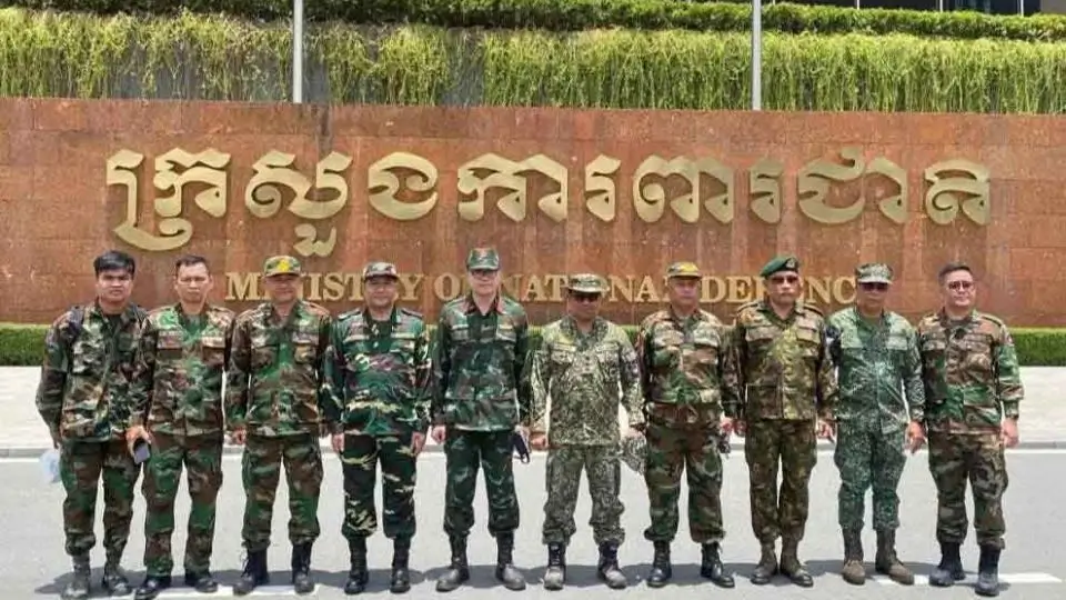 Tim atase militer ASEAN bentuk tim pemantau sementara gencatan senjata pasukan Thailand dan Kamboja. (The Phnom Penh Post)