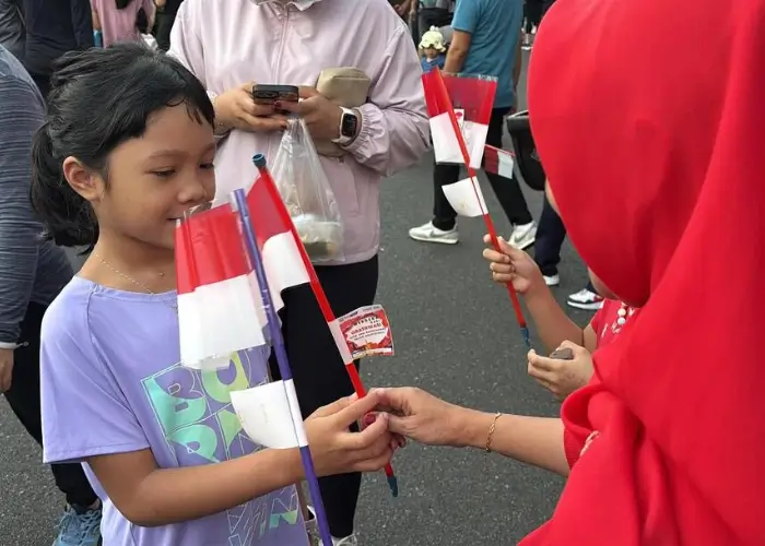 Kampanyekan Anti Gratifikasi di kawasan CFD Ayani Megamal, Jalan Ahmad Yani, Minggu (10/8). (Pontianak.go.id)