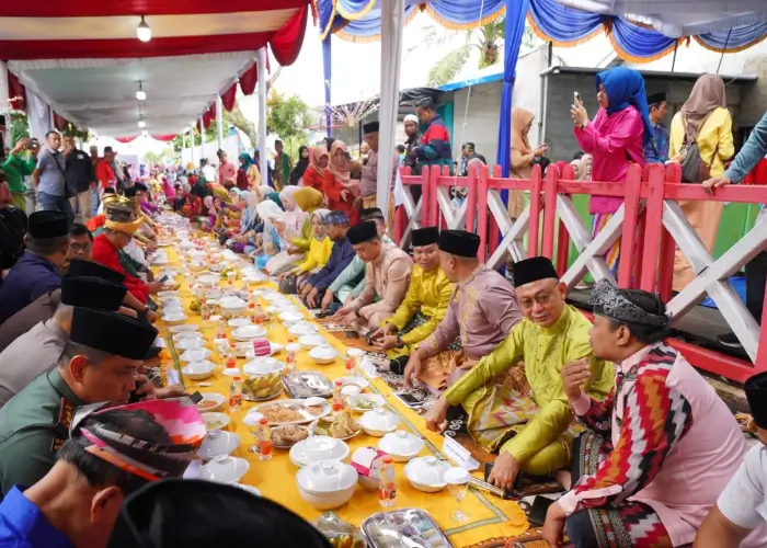 Wali Kota ikuti Robo-robo di Jalan Tanjung Harapan Kelurahan Banjar Serasan Kecamatan Pontianak Timur, Rabu (20/8). (Pontiank.go.id)