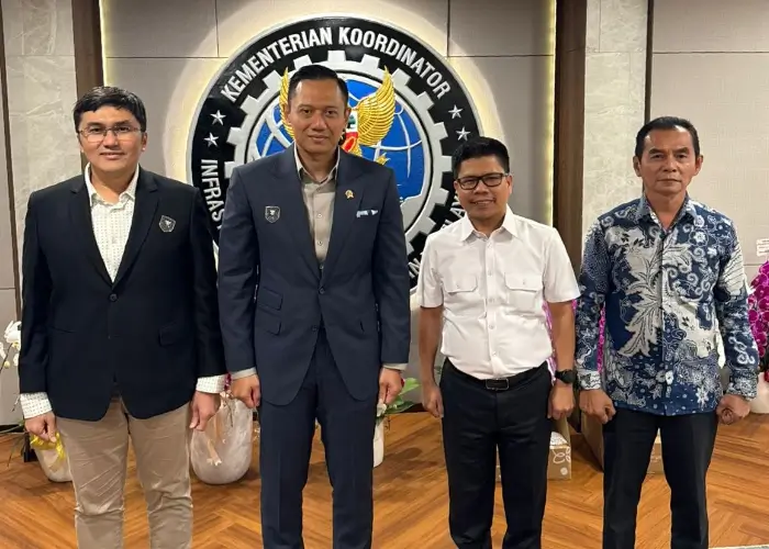 Bupati Sambas Satono bertemu Menko AHY bahas pembangunan infrastruktur perbatasan (sambas.go.id)