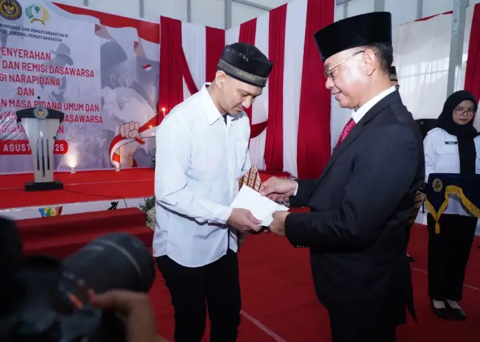 4.700 narapidana di Kalimantan Barat (Kalbar) menerima Remisi Dasawarsa bertepatan dengan peringatan HUT ke-80 RI, yang diserahkan secara simbolis oleh Wali Kota Pontianak, Edi Kamtono. (pontianak.go.id)