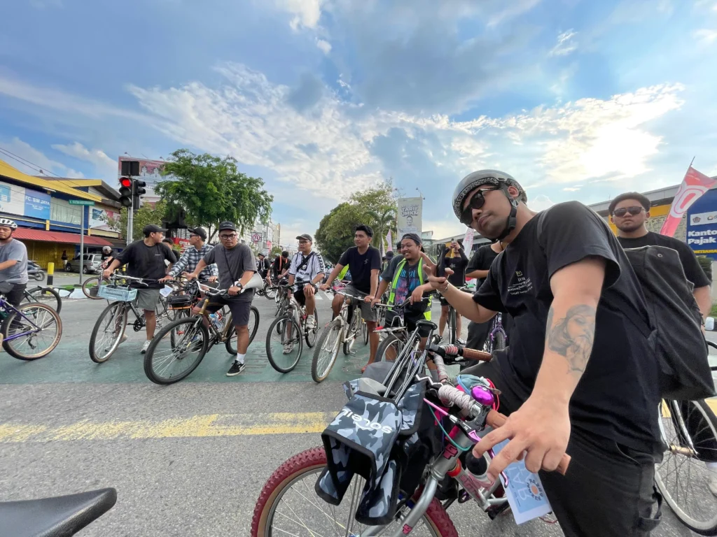 Komunitas sepeda Pontianak ramaikan acara gowes Putar Kota Masuk Pasar