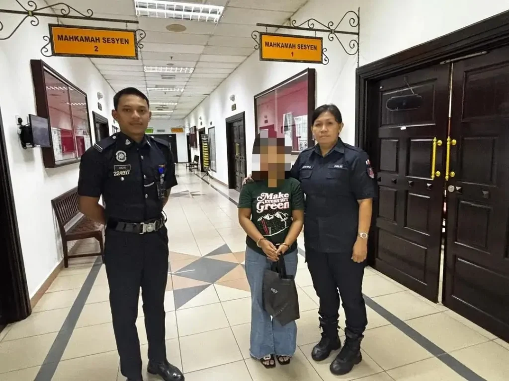 Perempuan muda asal Kalimantan Barat kedapatan main judi online di kafe Kuching