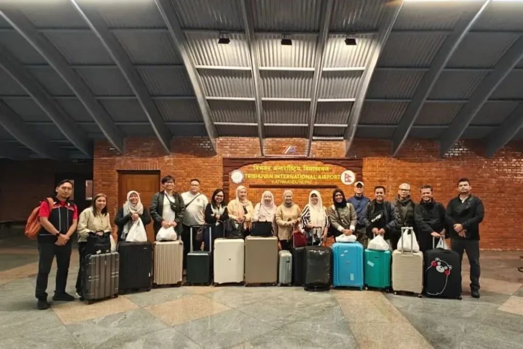 WNI bersiap pulang di Bandara Internasional Tribhuvan, Kathmandu, Nepal. (Kemlu RI)
