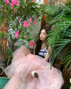 Irene Red Velvet dalam teaser visual debut solo Like A Flower yang dirilis SM Entertainment. (instagram.com/renebaebae)
