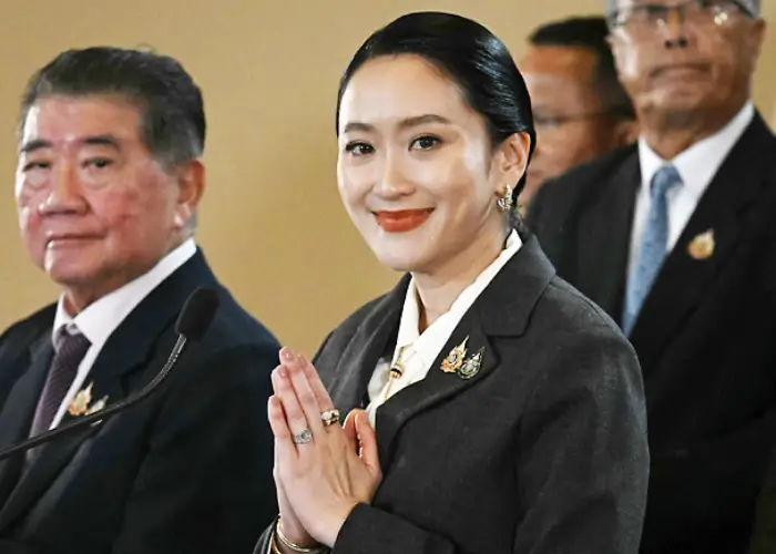 Paetongtarn Shinawatra resmi dicopot dari jabatan perdana menteri Thailand usai putusan Mahkamah Konstitusi.