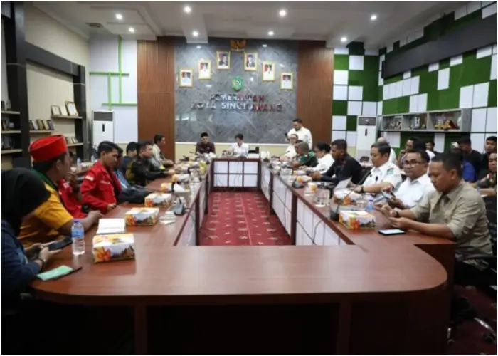 Wali Kota Singkawang Tjhai Chui Mie pimpin dialog bersama Aliansi Singkawang Memanggil