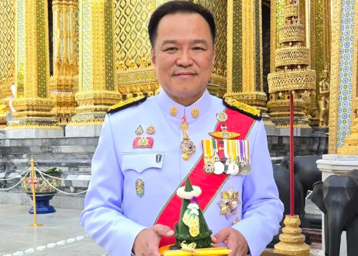 Anutin Charnvirakul dilantik sebagai Perdana Menteri Thailand di Bangkok. (facebook.com/nituna1966)