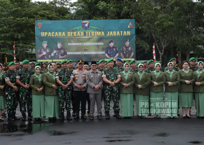 Serah terima jabatan Danbrigif 19/Khatulistiwa dan Danyonkav 12/BC di Singkawang. (Prokopim Singkawang)