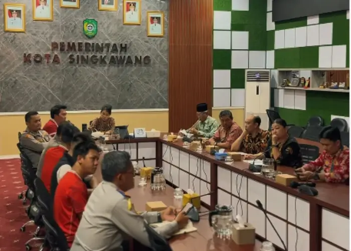 Wali Kota Singkawang Tjhai Chui Mie pimpin rapat persiapan Mooncake Festival 2025. (instagram.com/tjhaichuimie)