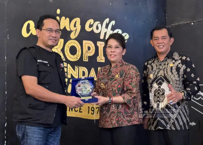 Equator Architexture Forum usai jamuan santap malam dengan Wali Kota dan Wawako Singkawang, Kamis (18/9). (prokopim singkawang)