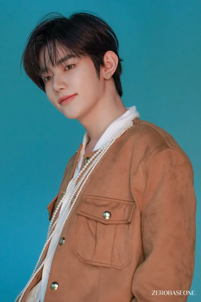 Zhang Hao ZEROBASEONE menyanyikan OST Refresh drama Let's Go to the Moon. (x.com/zb1_official)