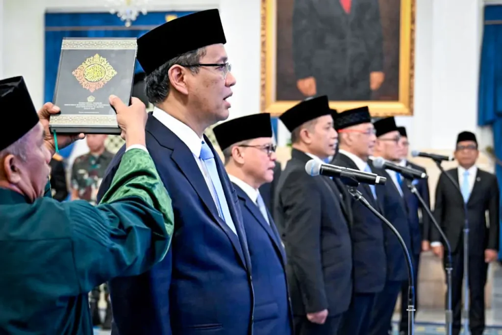 Presiden Prabowo Subianto melantik menteri baru Kabinet Merah Putih di Istana Negara. (Foto:BPMI Setpres)