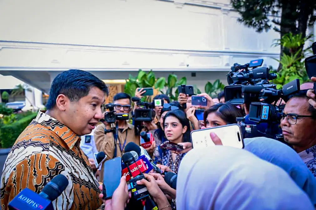 Menteri PKP Maruarar Sirait bertemu Presiden Prabowo di Istana Merdeka membahas percepatan rumah subsidi. (BPMI Setpres)