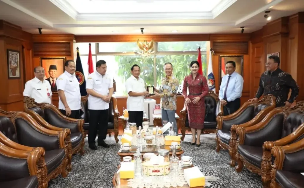 Kemendagri dan OJK jalin kerja sama literasi dan inklusi keuangan. (instagram.com/titokarnavian)