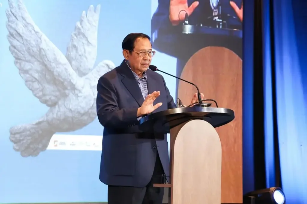 SBY membuka pameran seni Art for Peace and a Better Future di Jakarta. (instagram.com/agusyudhoyono)