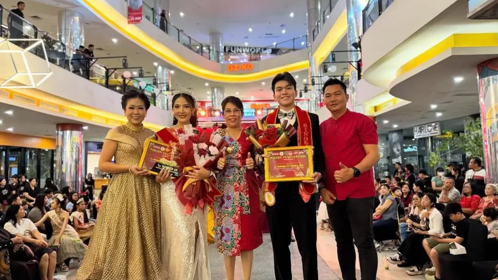Wali Kota Singkawang Tjhai Chui Mie menghadiri Grand Final Hakka Ako Amoi 2025 di Singkawang Grand Mall. (instagram.com/tjhaichuimie)