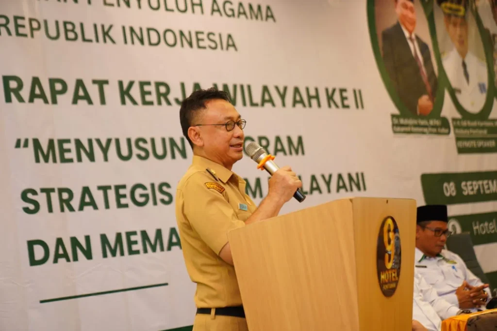 Wali Kota Pontianak Edi Kamtono saat membuka Rakerwil ke-2 IPARI Kalbar di Hotel G Pontianak, Senin 8 September 2025