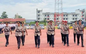 Barisan personel Polres Kubu Raya dalam upacara sertijab pejabat utama