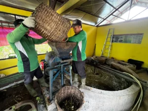 Fasilitas pengolahan sampah di TPST Edelweis Pontianak yang mengubah sampah plastik menjadi bahan bakar alternatif ramah lingkungan