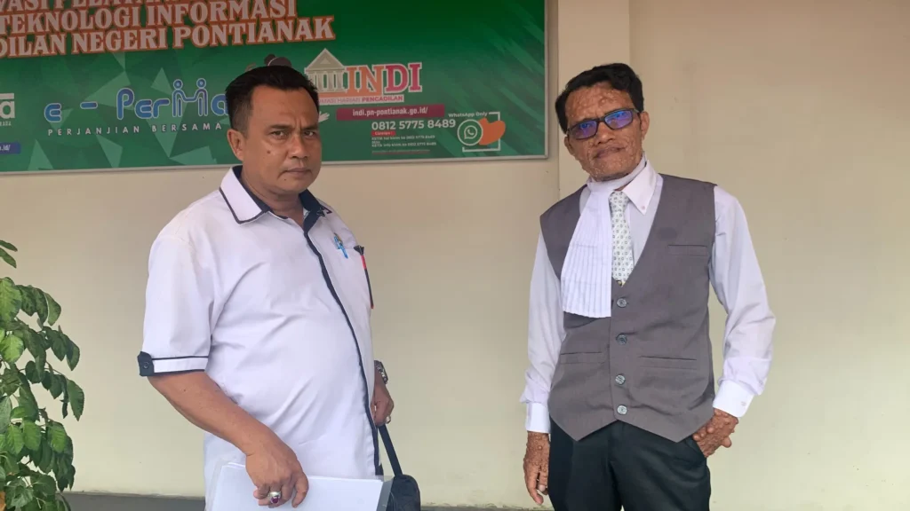 Kuasa hukum Eko M Silalahi memberi keterangan pers usai sidang kasus Ihya Tour