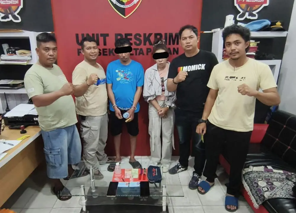Barang bukti sabu dan ekstasi hasil penangkapan sepasang pengedar narkoba oleh Polsek Delta Pawan Ketapang
