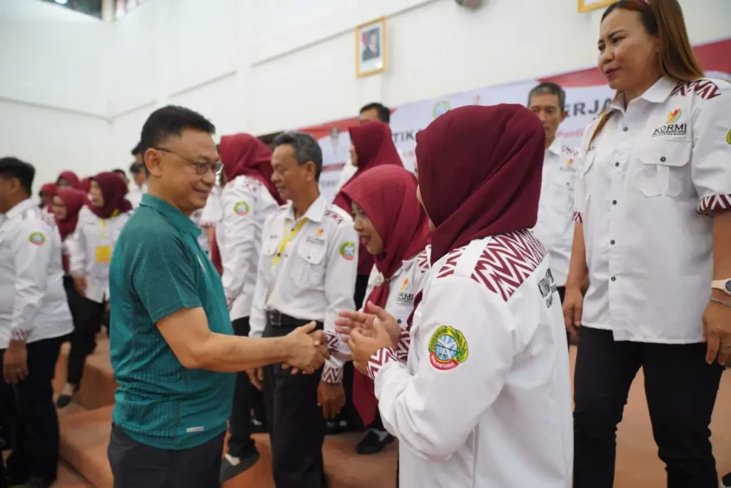 Wali Kota Pontianak Edi Rusdi Kamtono memberikan ucapan selamat kepada pengurus KORMI Kota Pontianak periode 2025-2029 yang baru dilantik.