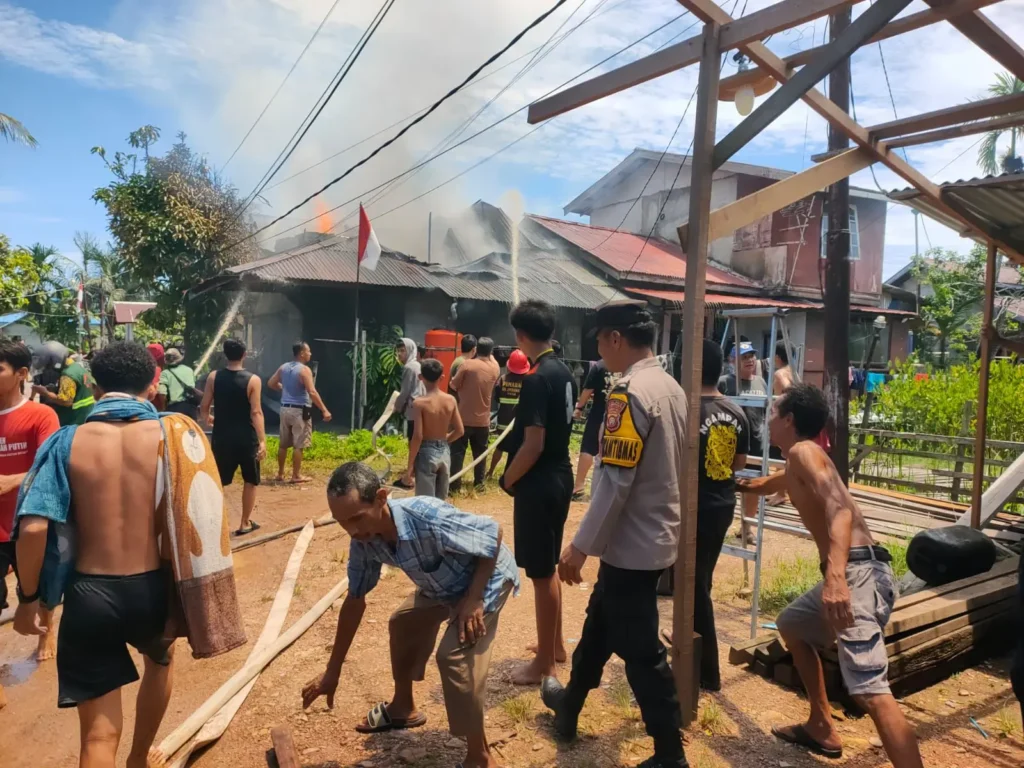 Lokasi kebakaran satu unit rumah di Desa Sungai Ambawang Kuala, Kecamatan Sungai Ambawang, Kabupaten Kubu Raya