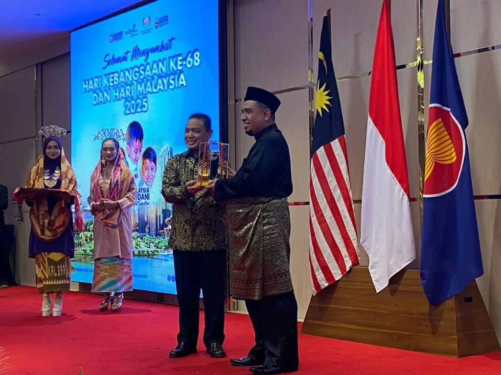 Gubernur Kalimantan Barat Ria Norsan menghadiri resepsi Hari Kebangsaan Malaysia ke-68 di Pontianak