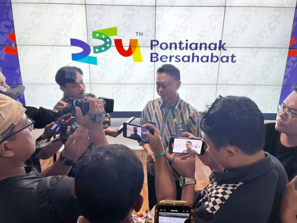 Peluncuran logo Hari Jadi ke-254 Kota Pontianak oleh Wali Kota Edi Kamtono