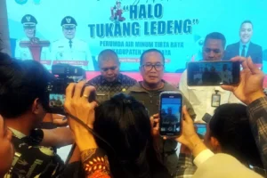 Bupati Sujiwo tekankan pentingnya layanan prima PDAM Kubu Raya