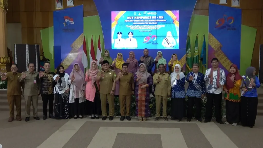 Bupati Sambas Satono bersama pejabat daerah membuka Peringatan HIMPAUDI ke-20 tingkat Provinsi Kalimantan Barat di Aula Utama Kantor Bupati Sambas. (Sambas.go.id)