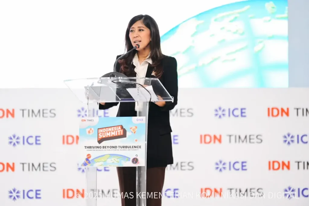 Menkomdigi Meutya Hafid saat berbicara di Indonesia Summit 2025 tentang transformasi digital dan ekonomi Indonesia. Komdigi.go.id)