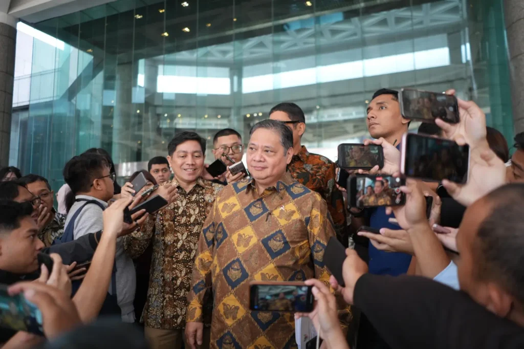 Menko Perekonomian Airlangga Hartarto saat konferensi pers mengenai stabilitas pasar modal di Bursa Efek Indonesia, 1 September 2025. (ekon.go.id)