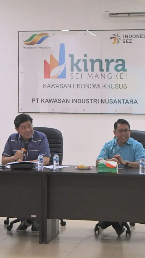 Staf Ahli Bidang Pembangunan Daerah Kemenko Perekonomian Haryo Limanseto saat kunjungan ke KEK Sei Mangkei. (Humas Ekon)