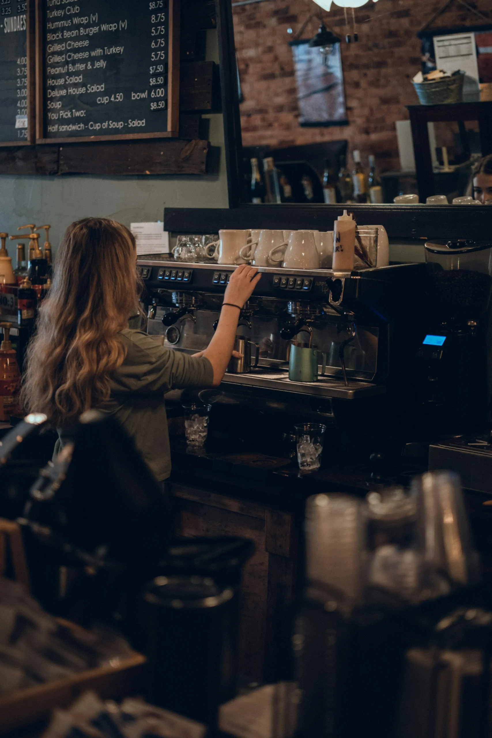 Coffee Shop Aesthetic Jadi Gaya Hidup Generasi Muda di 2025 - Berikabarnews