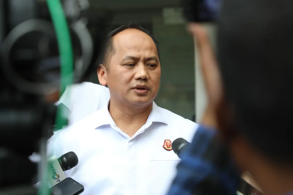 Kapuspenkum Kejagung, Anang Supriatna, saat memberikan penjelasan terkait perkembangan kasus dugaan korupsi tata kelola minyak mentah Pertamina. (Dok. Kejagung)