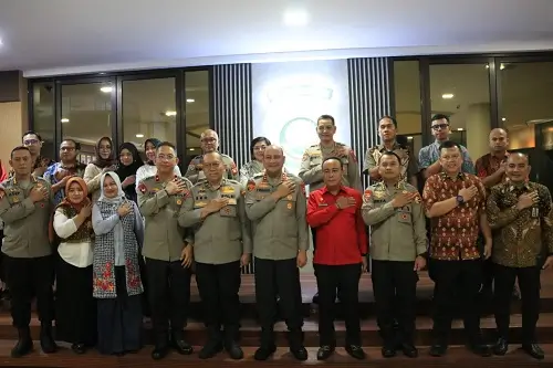 Foto bersama Wakil Gubernur Kalimantan Barat Krisantus Kurniawan dalam kegiatan Supervisi Gugus Tugas TPPO di Mapolda Kalbar. (MC Kalbar)