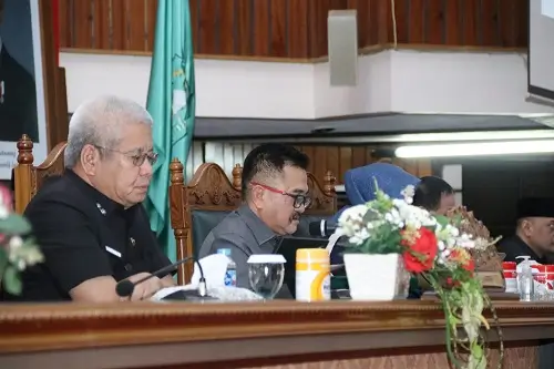 Sekda Provinsi Kalimantan Barat Harisson menghadiri Rapat Paripurna DPRD Kalbar terkait penyempurnaan hasil evaluasi Perubahan APBD 2025 di Pontianak. (MC Kalbar)