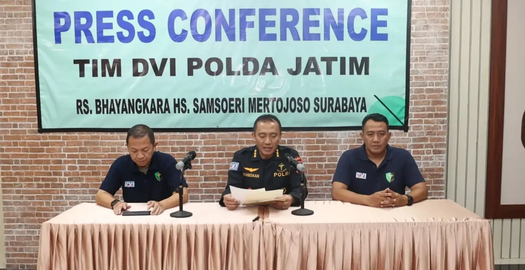 Tim DVI Polda Jatim menuntaskan identifikasi korban Ponpes Al-Khoziny Sidoarjo. (instagram.com/humaspoldajatim)