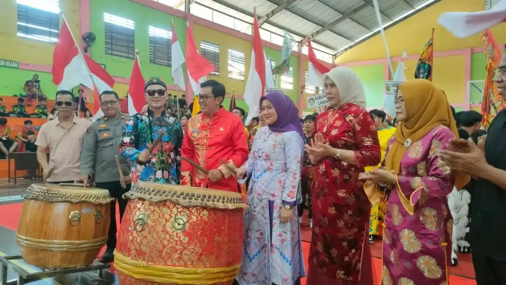 Wakil Wali Kota Singkawang Muhammadin membuka Festival Barongsai Tradisional PKD 2025. (instagram.com/muhammadin_hm)