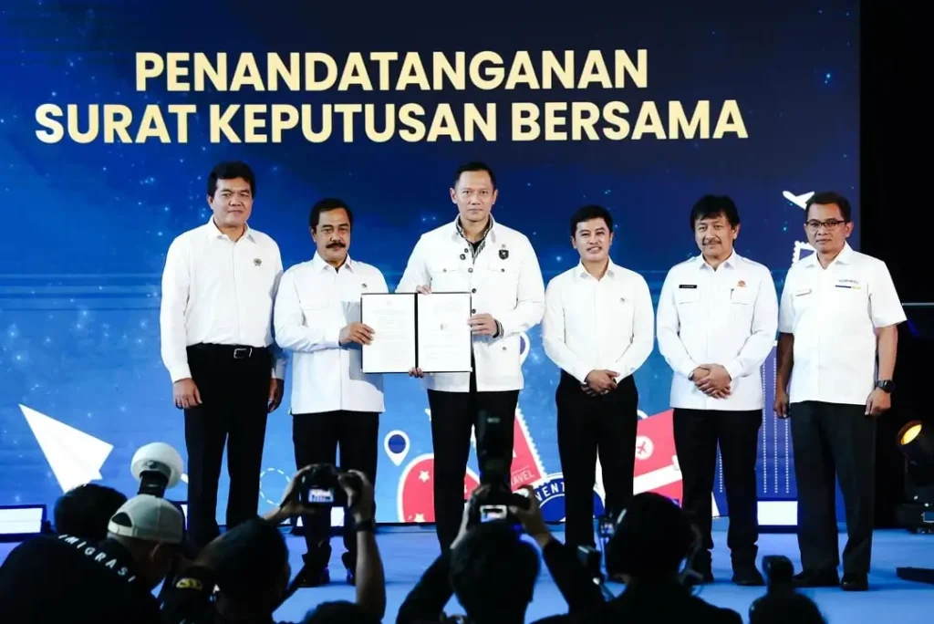 Menko IPK Agus Harimurti Yudhoyono dan Menteri Imipas Agus Andrianto saat peluncuran Aplikasi All Indonesia. (instagram.com/agusyudhoyono)