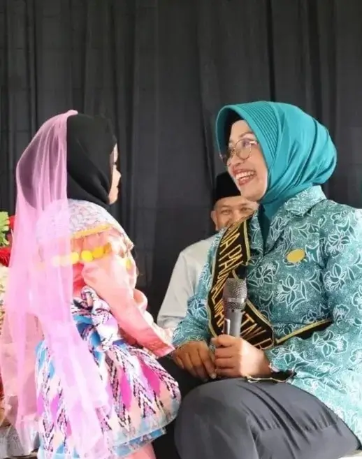 Ketua TP PKK Kalbar Erlina Norsan memberikan imbauan kepada orang tua tentang pentingnya memahami tumbuh kembang anak. (instagram.com/erlinanorsan.id)