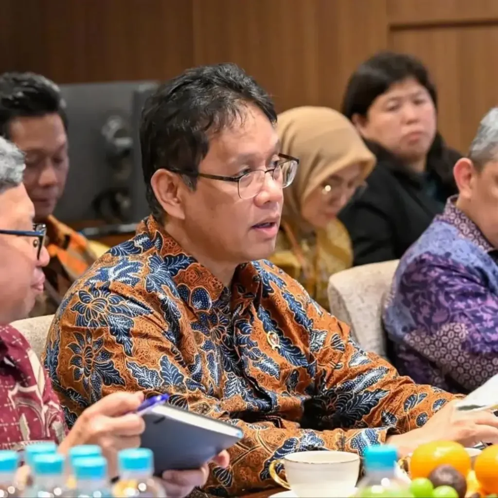 Menkeu Purbaya Yudhi Sadewa menegaskan komitmen pemerintah menindak tegas pelaku impor ilegal pakaian bekas demi melindungi industri dalam negeri. (instagram.com/purbayayudhi_official)