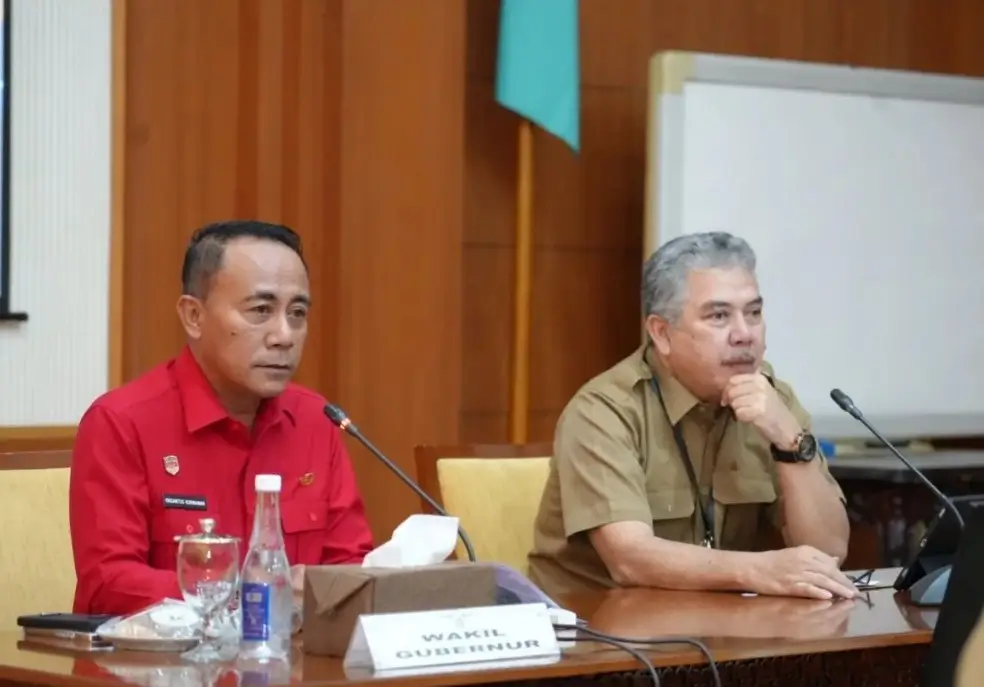 Wakil Gubernur Kalimantan Barat Krisantus Kurniawan memberikan sambutan pada Entry Meeting Pengawasan Penyelenggaraan Pemerintahan Daerah Tahun Anggaran 2025 di Kantor Gubernur Kalbar, Senin (27/10/2025).(instagram.com/adpim.provkalbar)